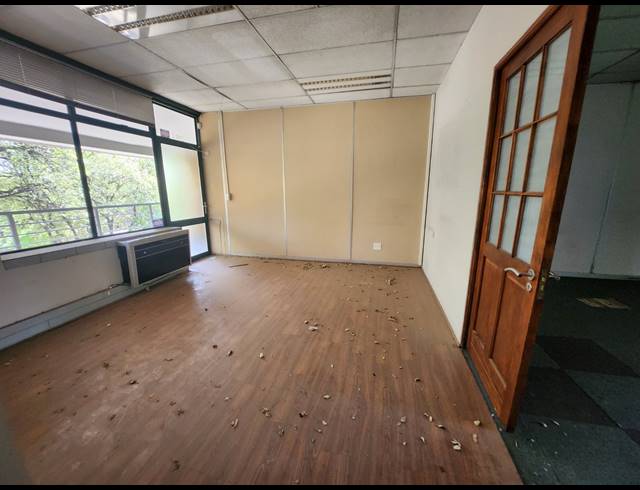 124M² OFFICE TO LET IN VORNA VALLEY